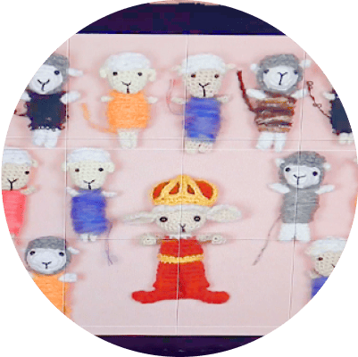 ④歌・声を当てて完成！、の工程の画像(撮影した写真がパソコン上で連続再生されているところの画像)